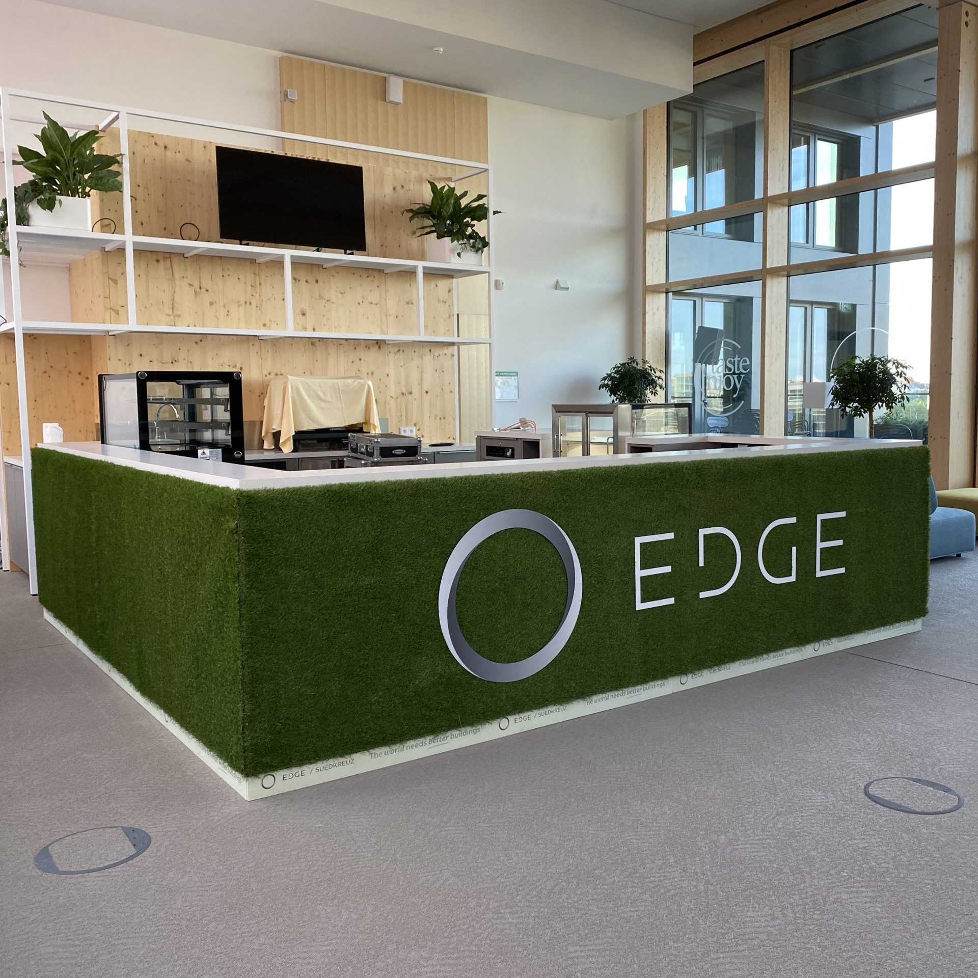 MWO-medienwerkorange, Berlin, Agentur für Medienproduktionen, Kommunikation, Gebäudebranding, Informationssysteme, Corporate Design, Produktions Marketing, Content Management, Archiv, Sammlung, zertifizierter Vogelschutz, Revitalisierung, Baustellenmarketing, Infoleitsysteme, Branding, Marken, Publikationen, Design, Print, Plots, Stoffdruck, Banner, Geschäftsausstattung