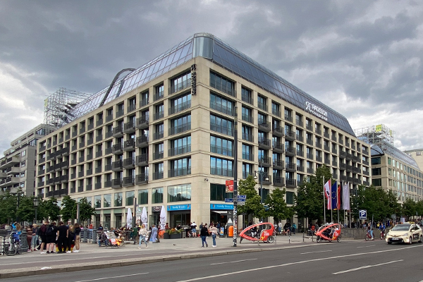 MWO-medienwerkorange, Berlin, Agentur für Medienproduktionen, Kommunikation, Gebäudebranding, Informationssysteme, Corporate Design, Produktions Marketing, Content Management, Archiv, Sammlung, zertifizierter Vogelschutz, Revitalisierung, Baustellenmarketing, Infoleitsysteme, Branding, Marken, Publikationen, Design, Print, Plots, Stoffdruck, Banner, Geschäftsausstattung