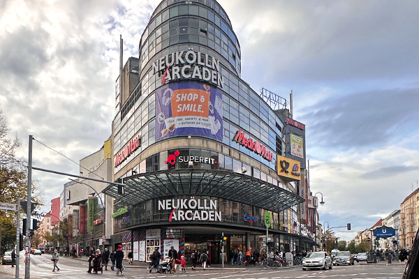 MWO-medienwerkorange, Berlin, Agentur für Medienproduktionen, Kommunikation, Gebäudebranding, Informationssysteme, Corporate Design, Produktions Marketing, Content Management, Archiv, Sammlung, zertifizierter Vogelschutz, Revitalisierung, Baustellenmarketing, Infoleitsysteme, Branding, Marken, Publikationen, Design, Print, Plots, Stoffdruck, Banner, Geschäftsausstattung